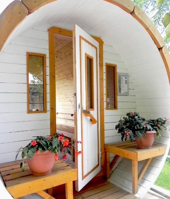 ห้องซาวน่ากลางแจ้งแบบแห้งฟินแลนด์ Cedar Garden Wood Barrel ห้องอบไอน้ำแบบดั้งเดิม
