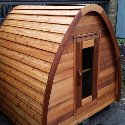 Mini Red Cedar Solid Wood ซาวน่าแห้งกลางแจ้งสำหรับ 2 - 4 ท่าน